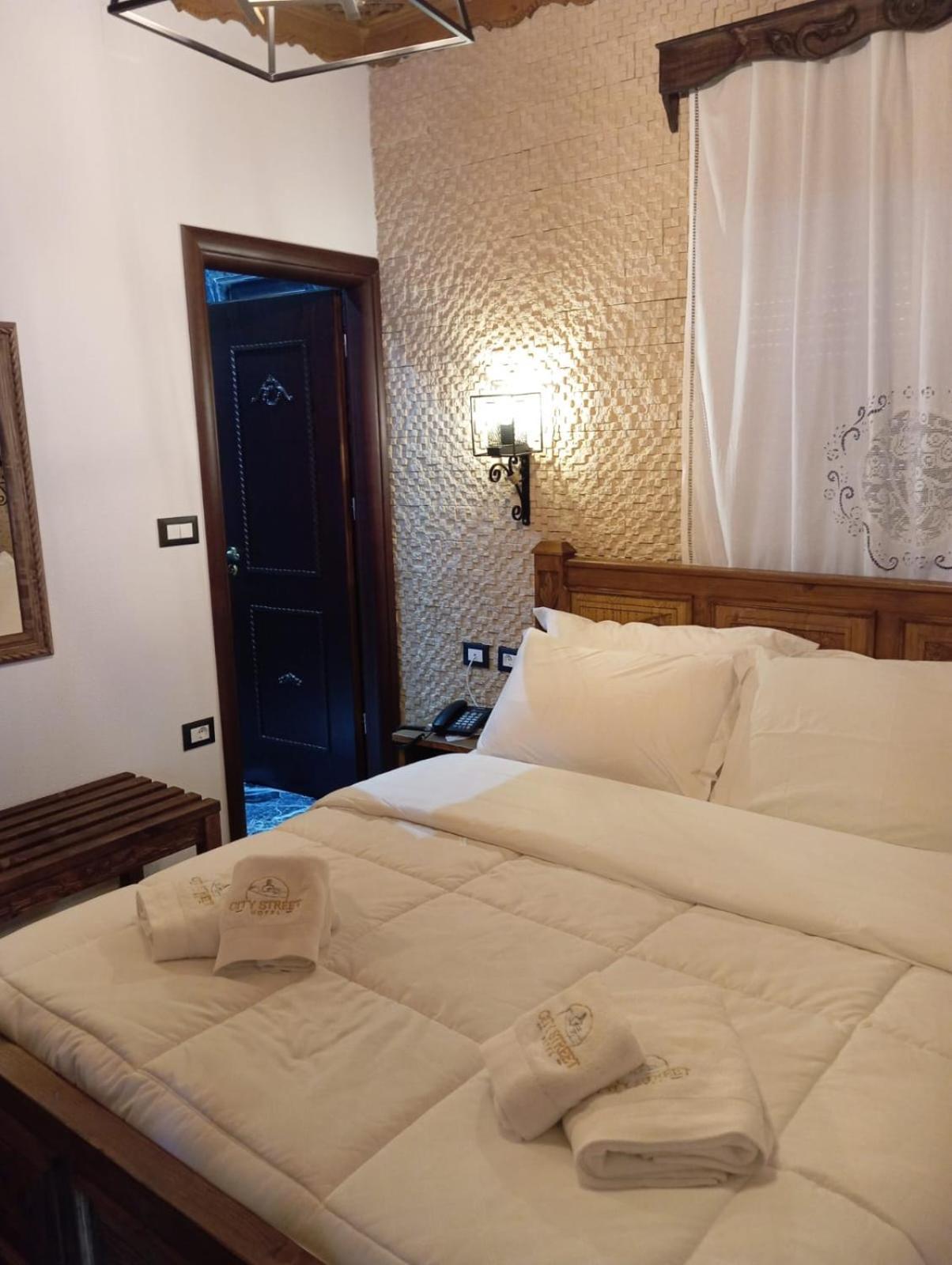 City Street Hotel Gjirokastër Zimmer foto